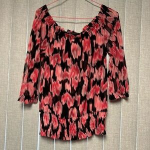 Very good condition 100%Nylon I.N.C pink and black top small